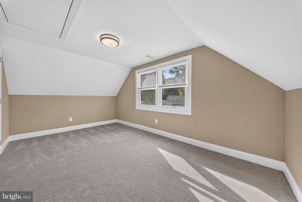 3809 IRONGATE LANE