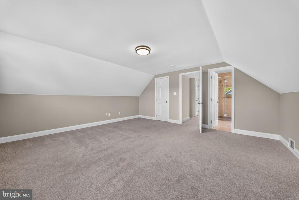 3809 IRONGATE LANE