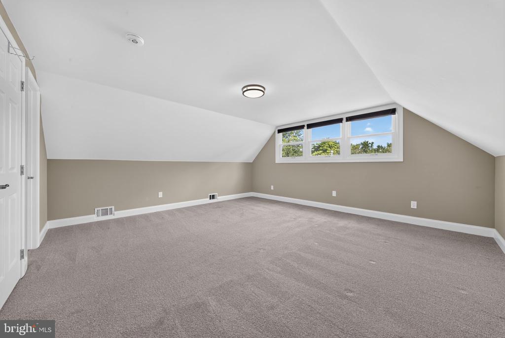 3809 IRONGATE LANE