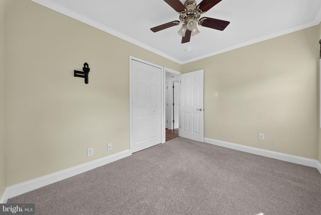 3809 IRONGATE LANE