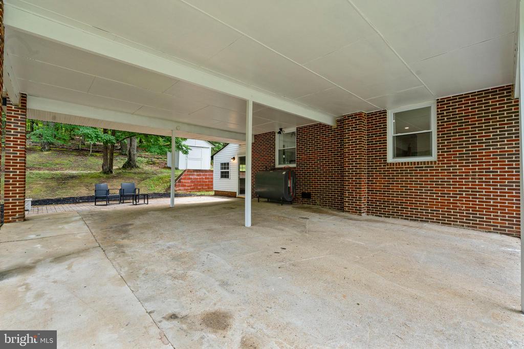 22856 Gunston Dr