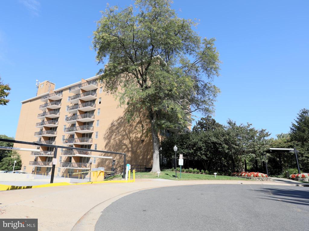 2030 N ADAMS STREET Unit: 805