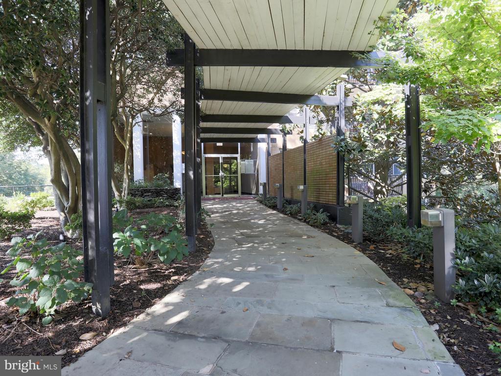 2030 N ADAMS STREET Unit: 805
