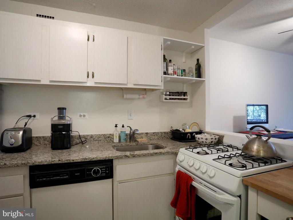 2030 N ADAMS STREET Unit: 805