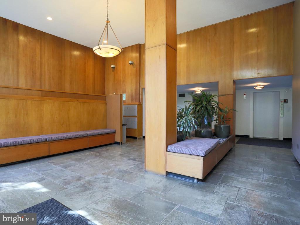 2030 N ADAMS STREET Unit: 805
