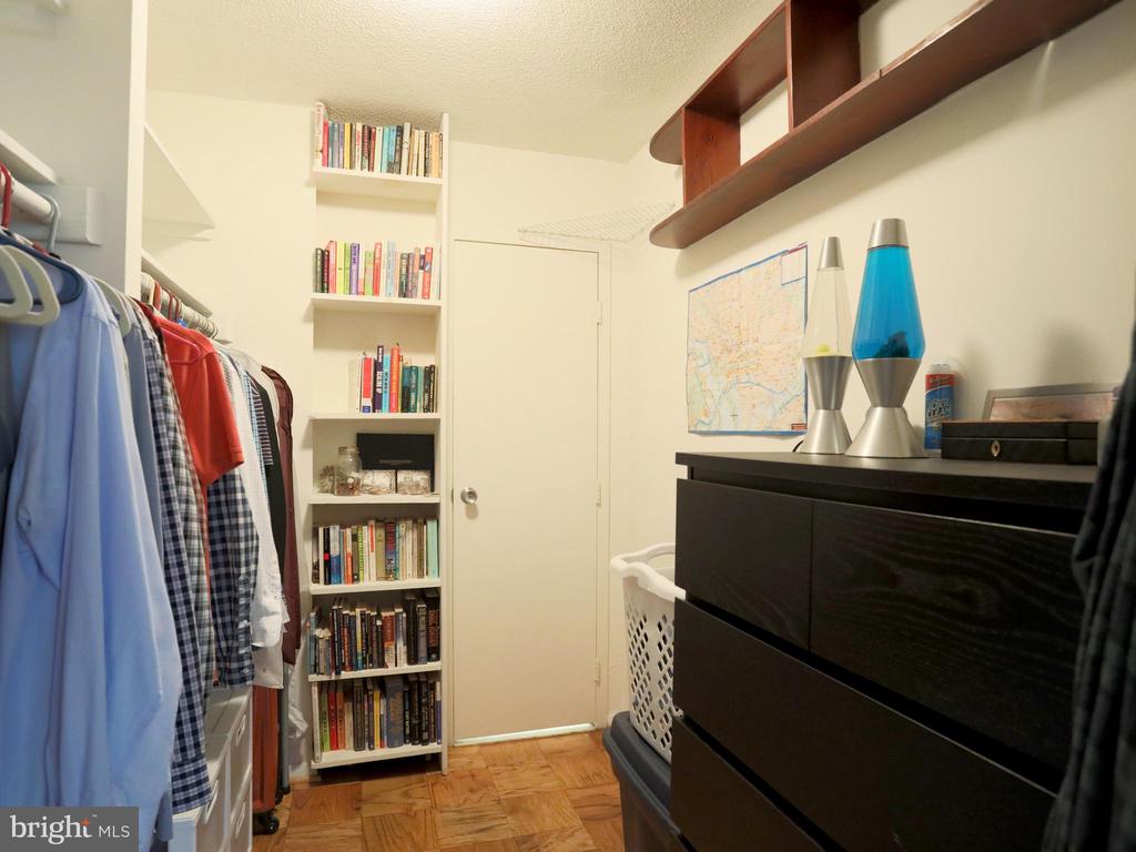 2030 N ADAMS STREET Unit: 805