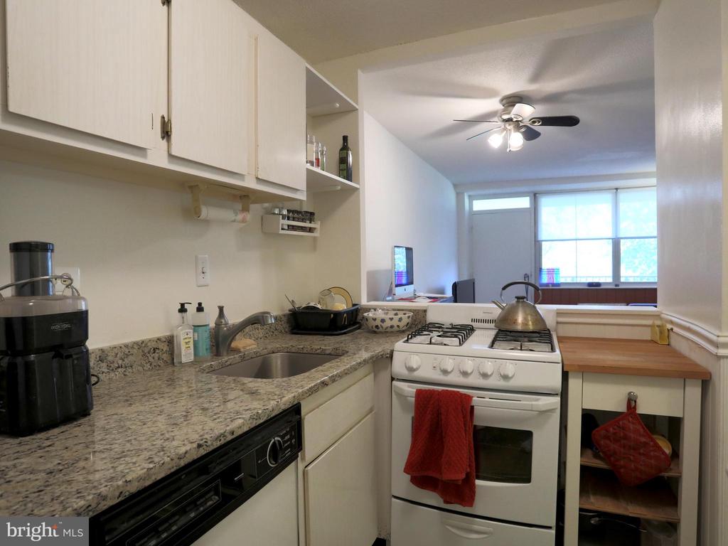 2030 N ADAMS STREET Unit: 805