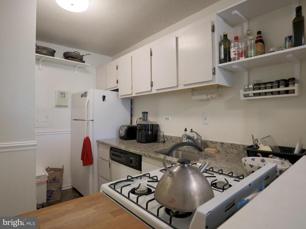 2030 N ADAMS STREET Unit: 805