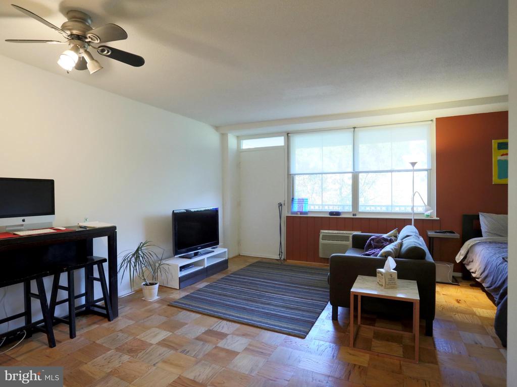 2030 N ADAMS STREET Unit: 805