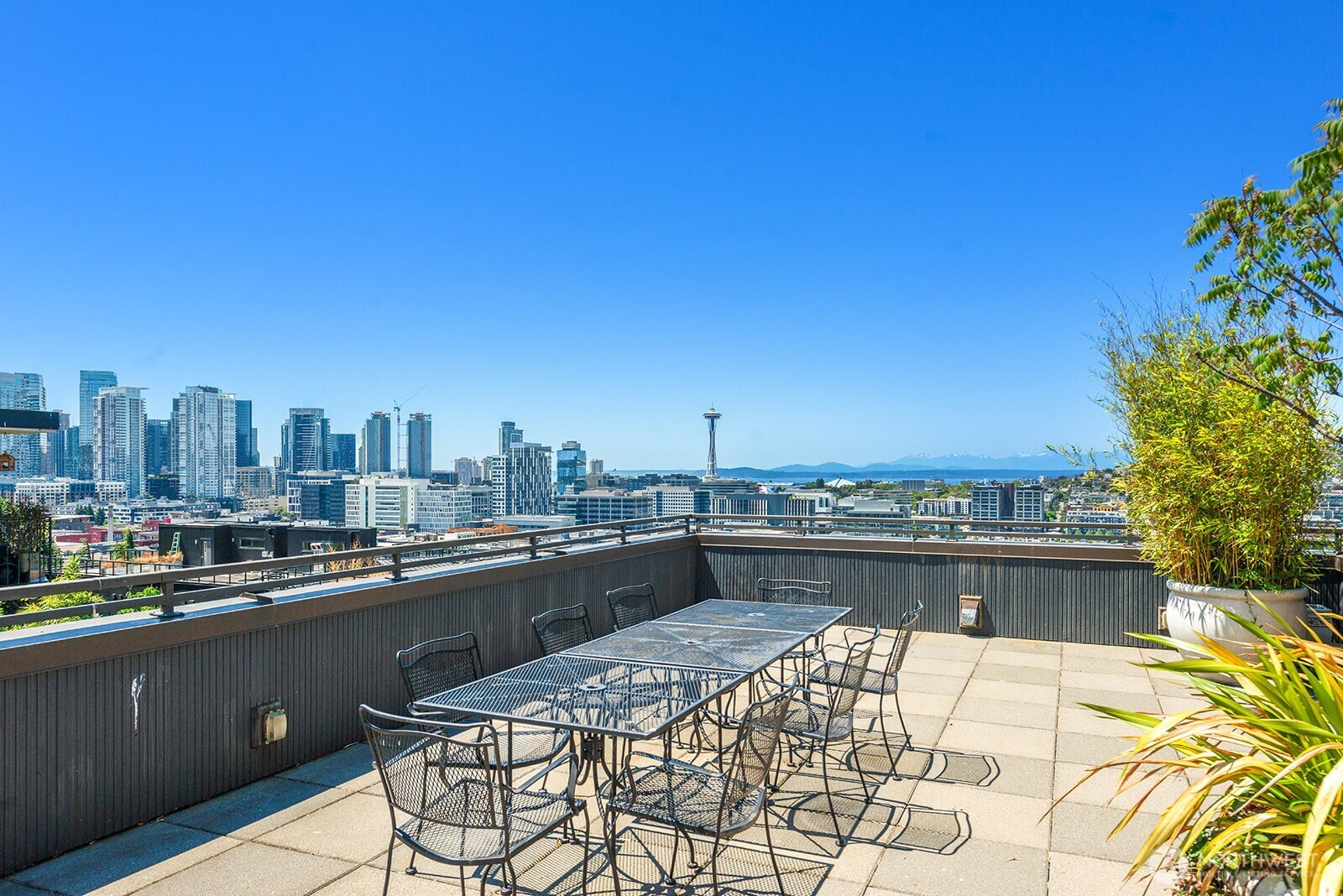 745 Bellevue Avenue E Unit: 402