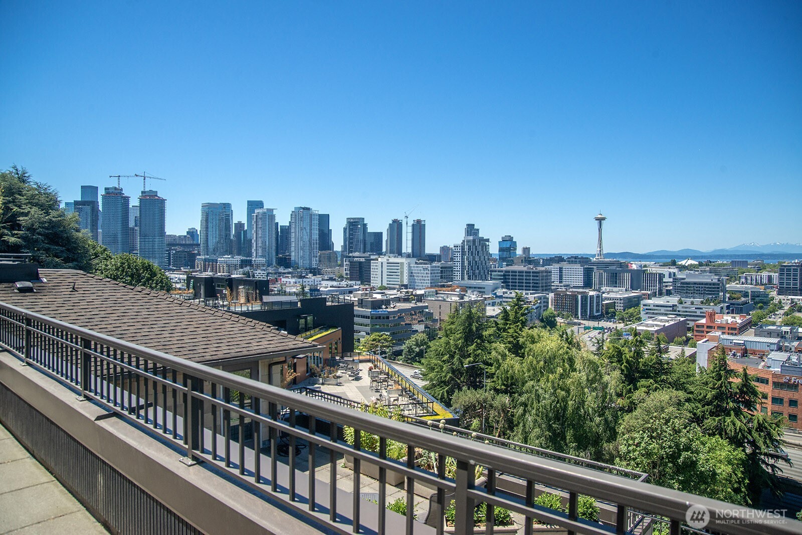 745 Bellevue Avenue E Unit: 402