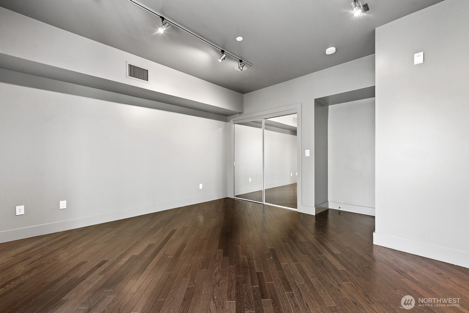 745 Bellevue Avenue E Unit: 402