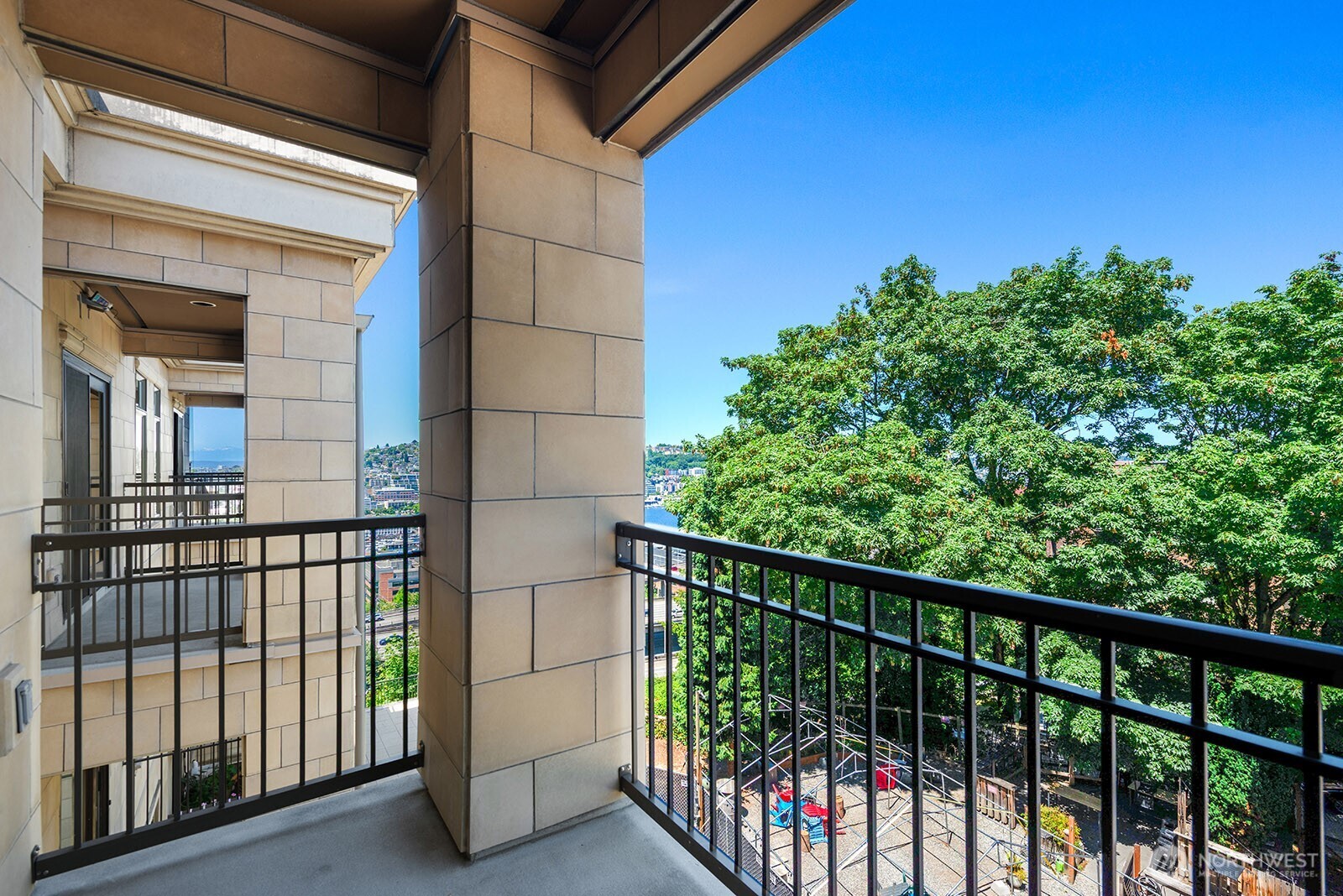 745 Bellevue Avenue E Unit: 402