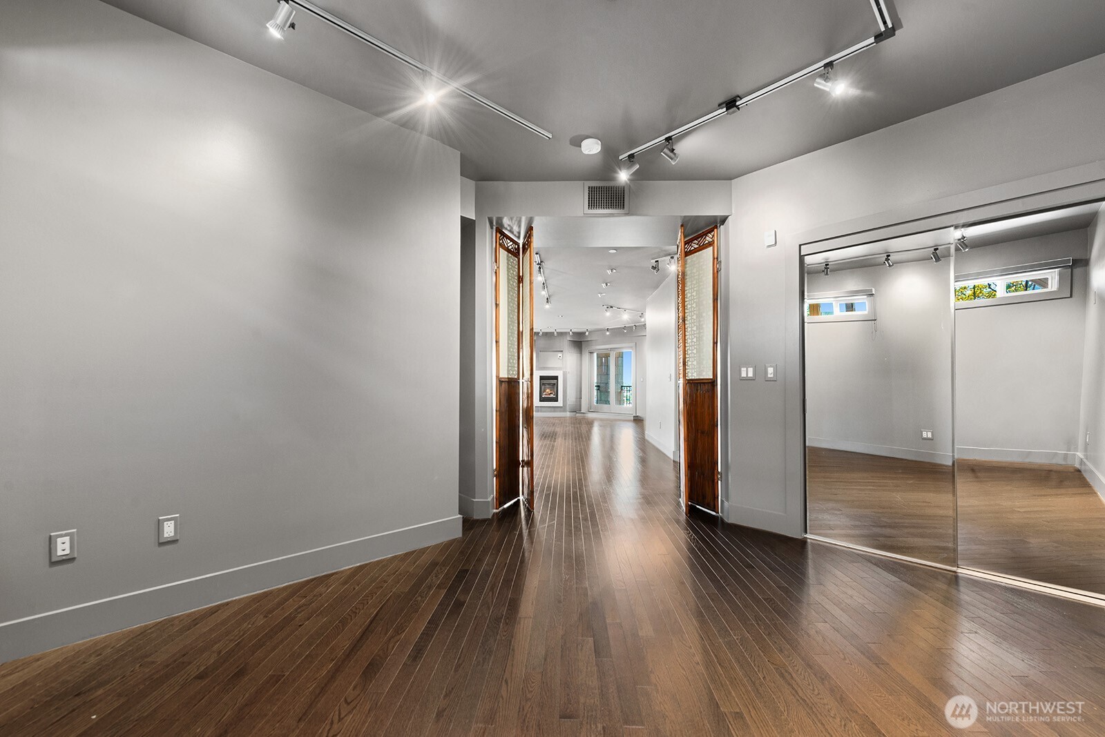 745 Bellevue Avenue E Unit: 402