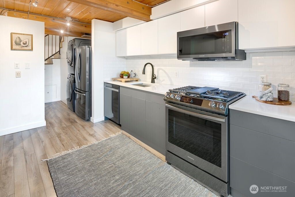 66 Bell Street Unit: 208