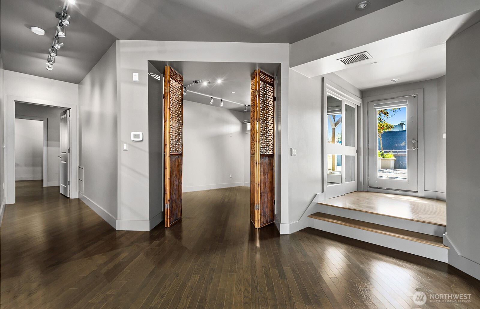 745 Bellevue Avenue E Unit: 402