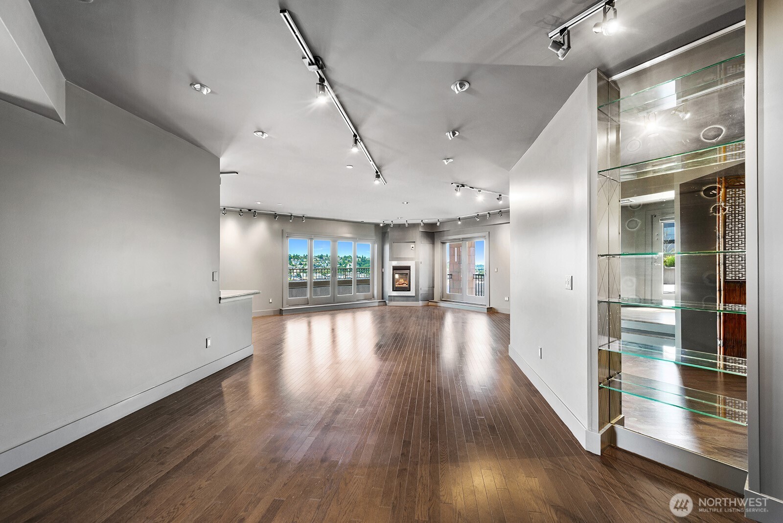 745 Bellevue Avenue E Unit: 402