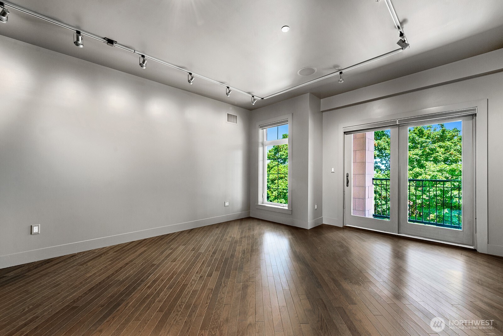 745 Bellevue Avenue E Unit: 402