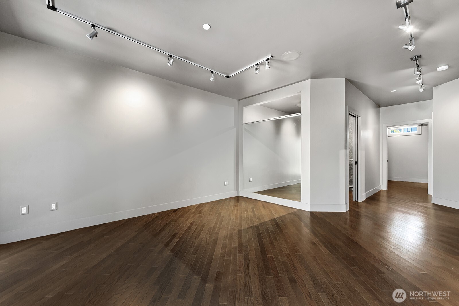 745 Bellevue Avenue E Unit: 402