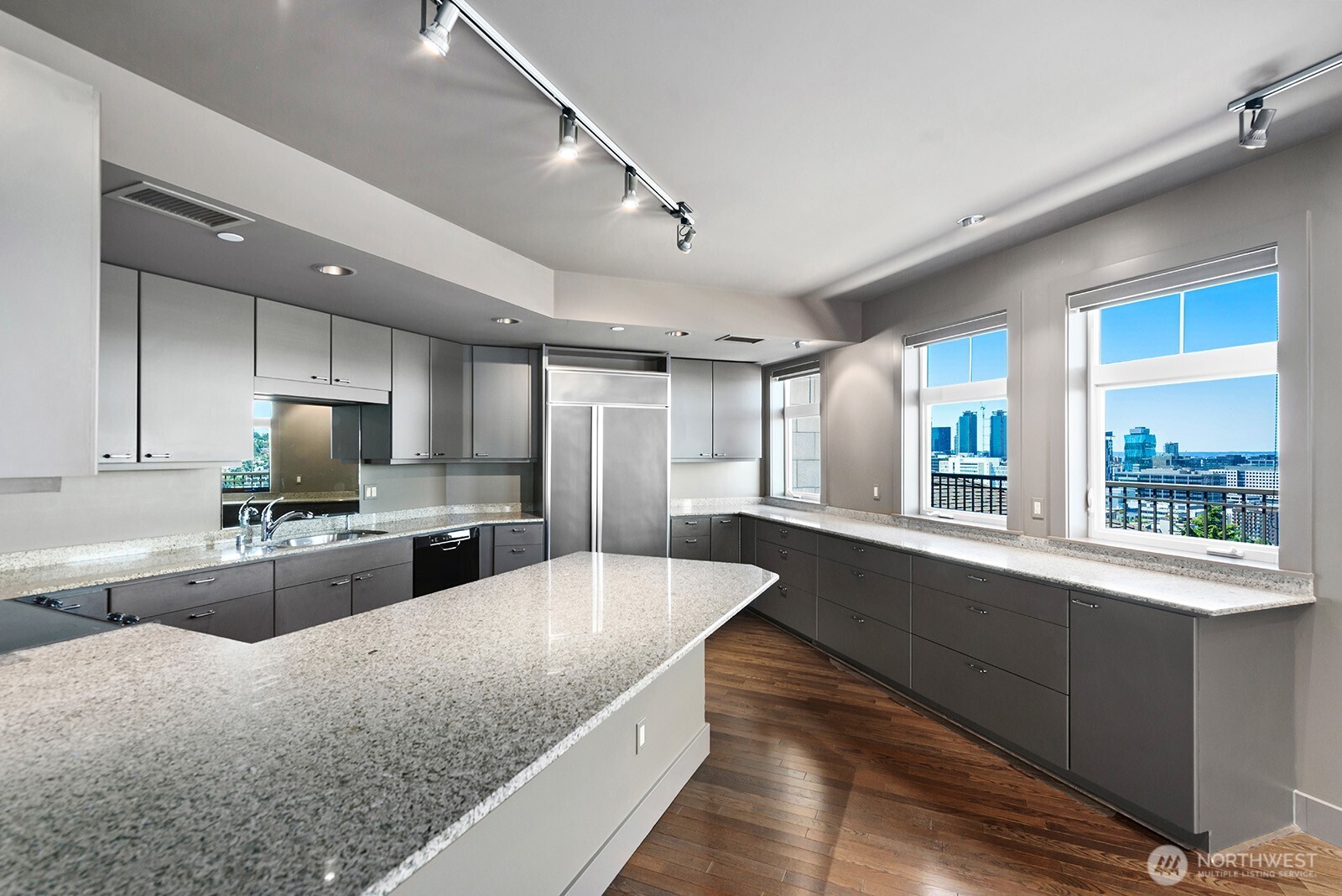 745 Bellevue Avenue E Unit: 402