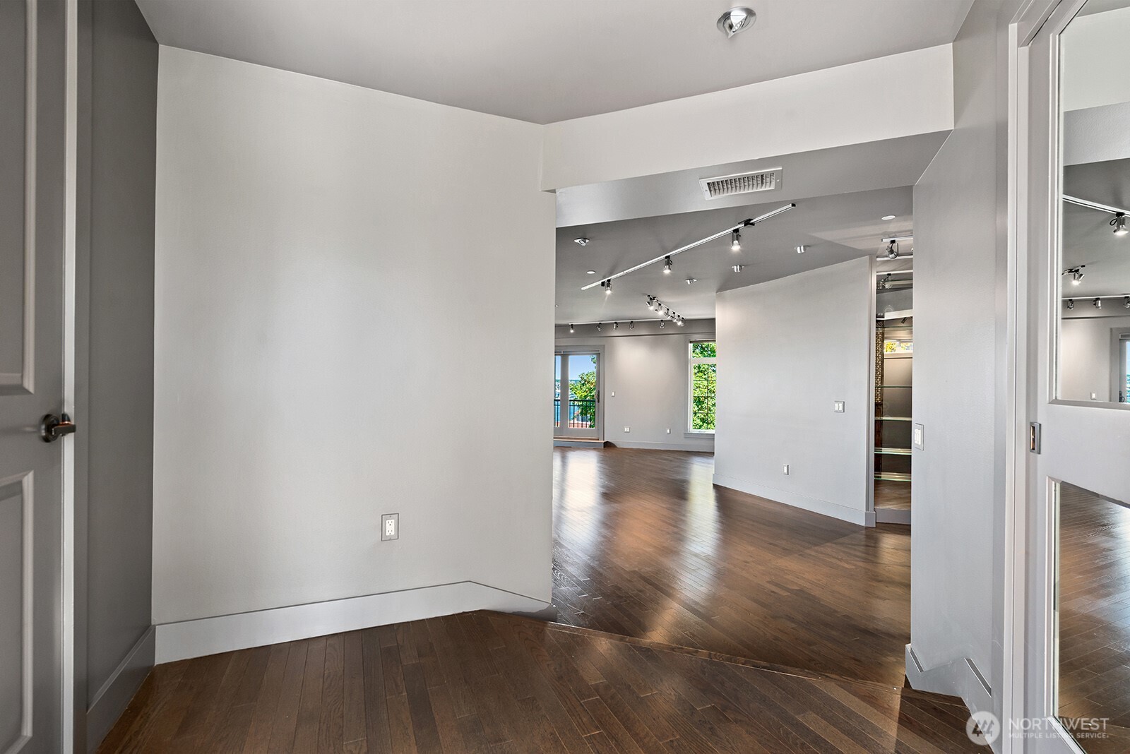 745 Bellevue Avenue E Unit: 402