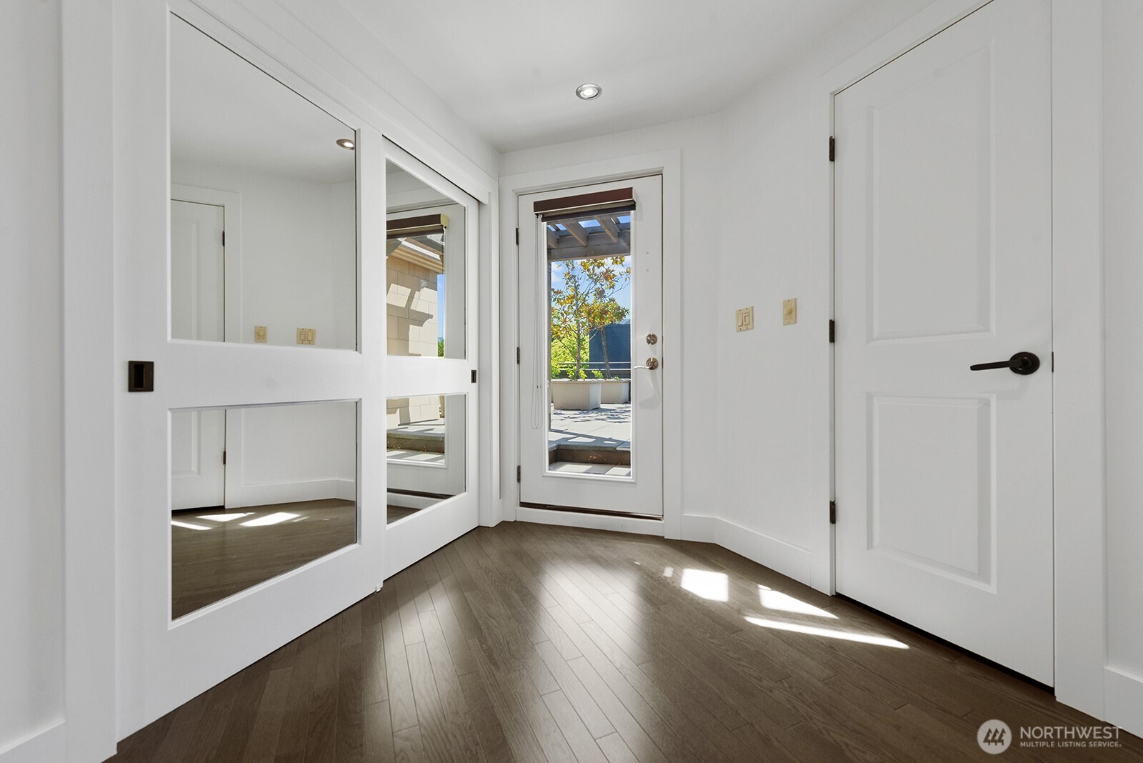 745 Bellevue Avenue E Unit: 402