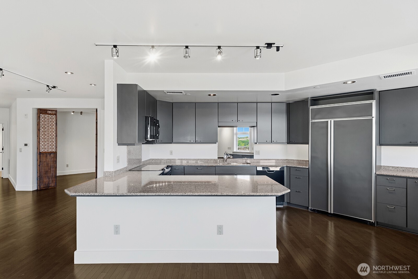 745 Bellevue Avenue E Unit: 402