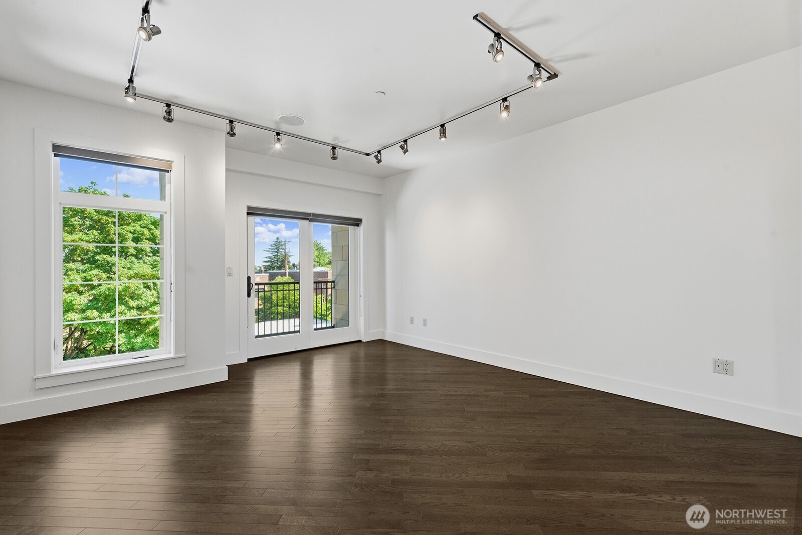 745 Bellevue Avenue E Unit: 402