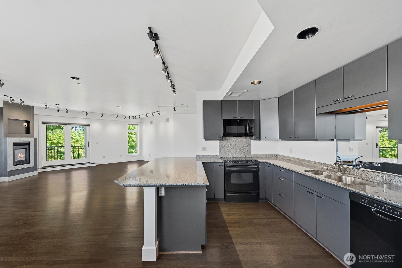 745 Bellevue Avenue E Unit: 402