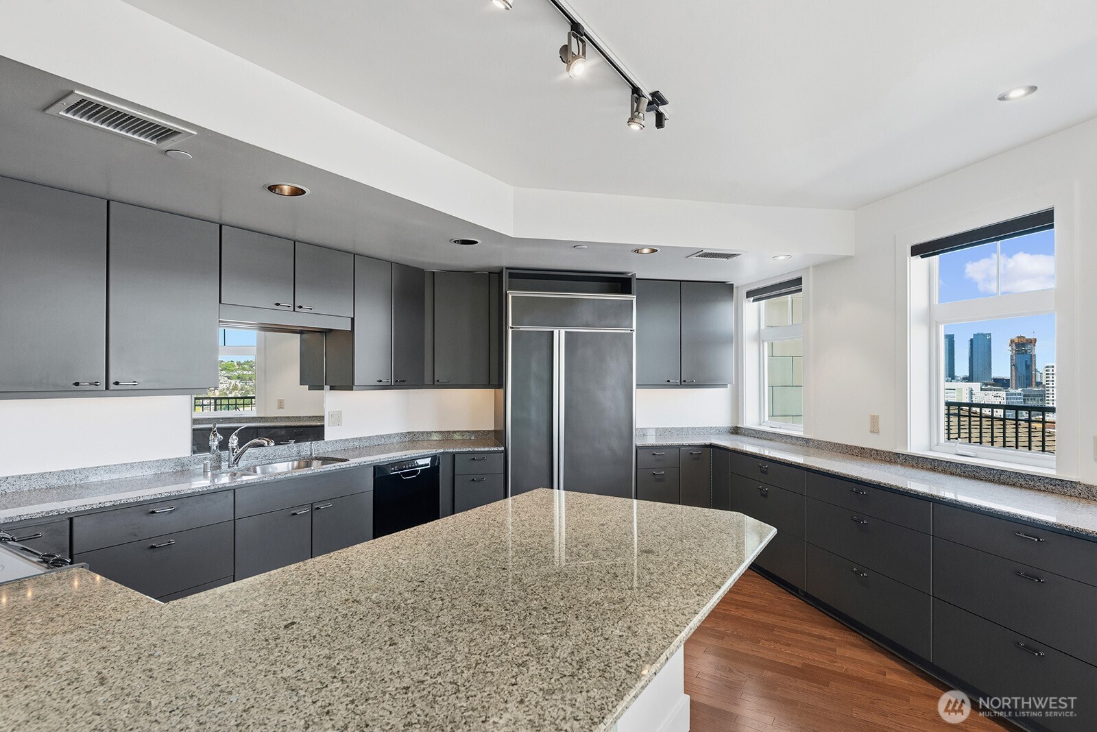 745 Bellevue Avenue E Unit: 402