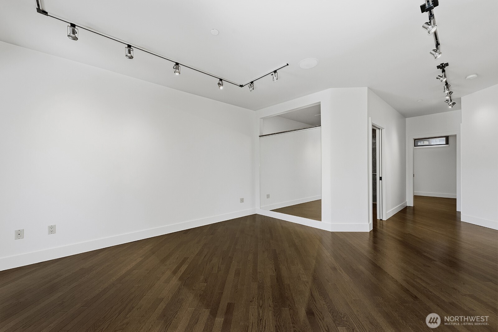 745 Bellevue Avenue E Unit: 402