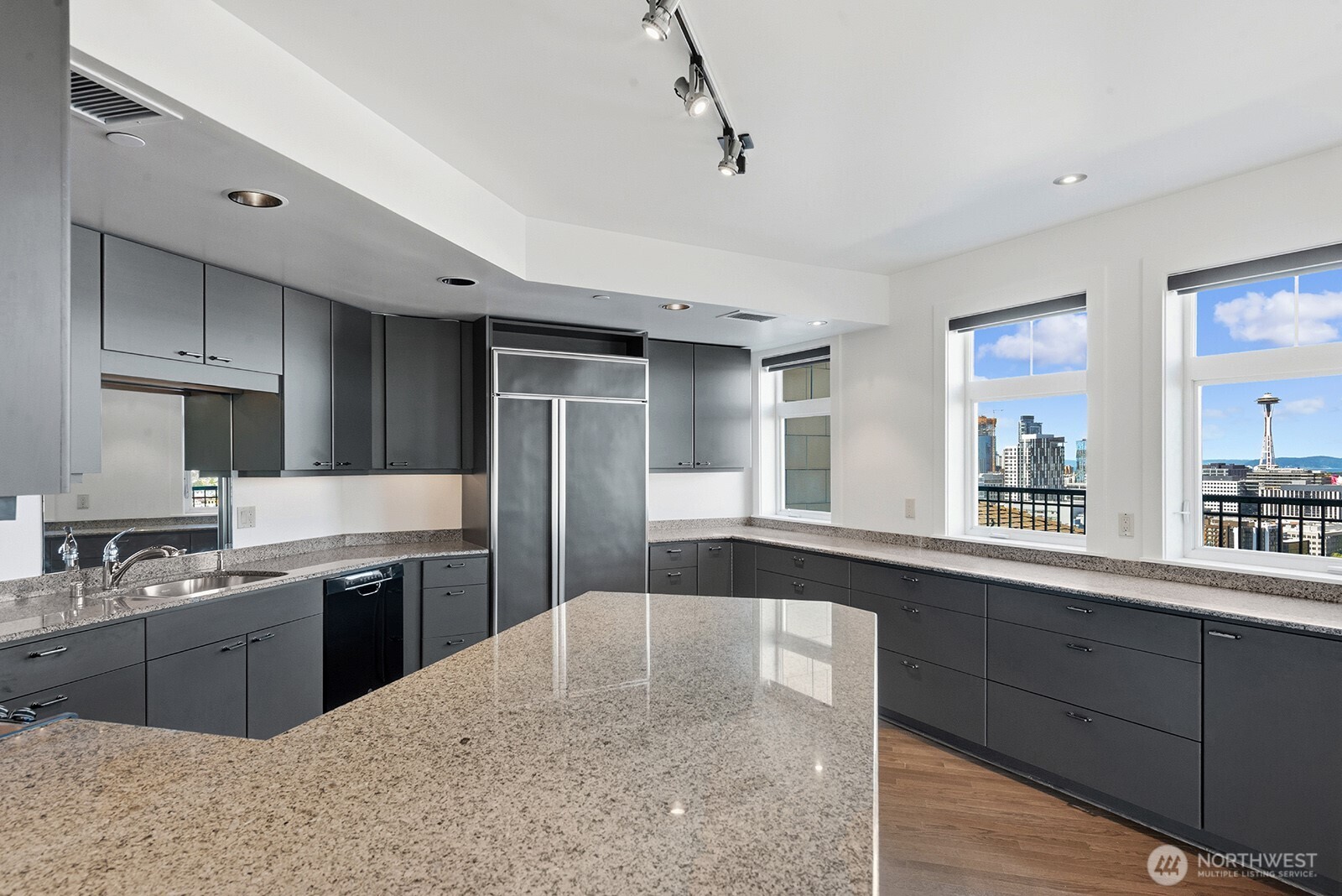 745 Bellevue Avenue E Unit: 402