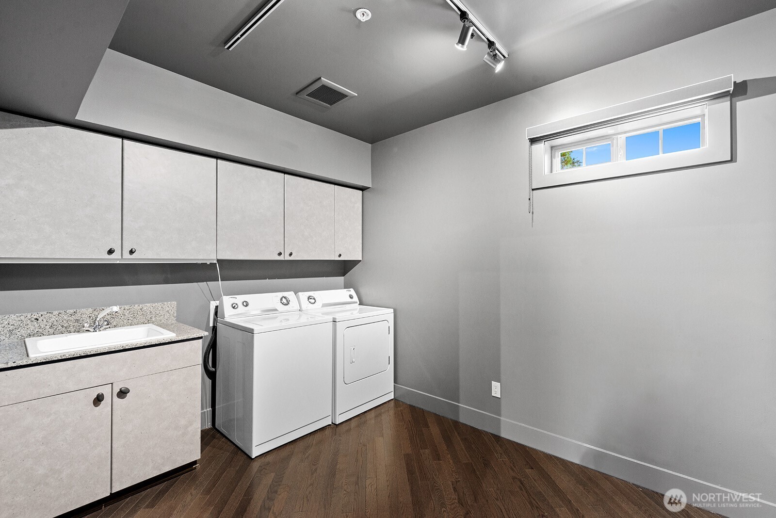 745 Bellevue Avenue E Unit: 402
