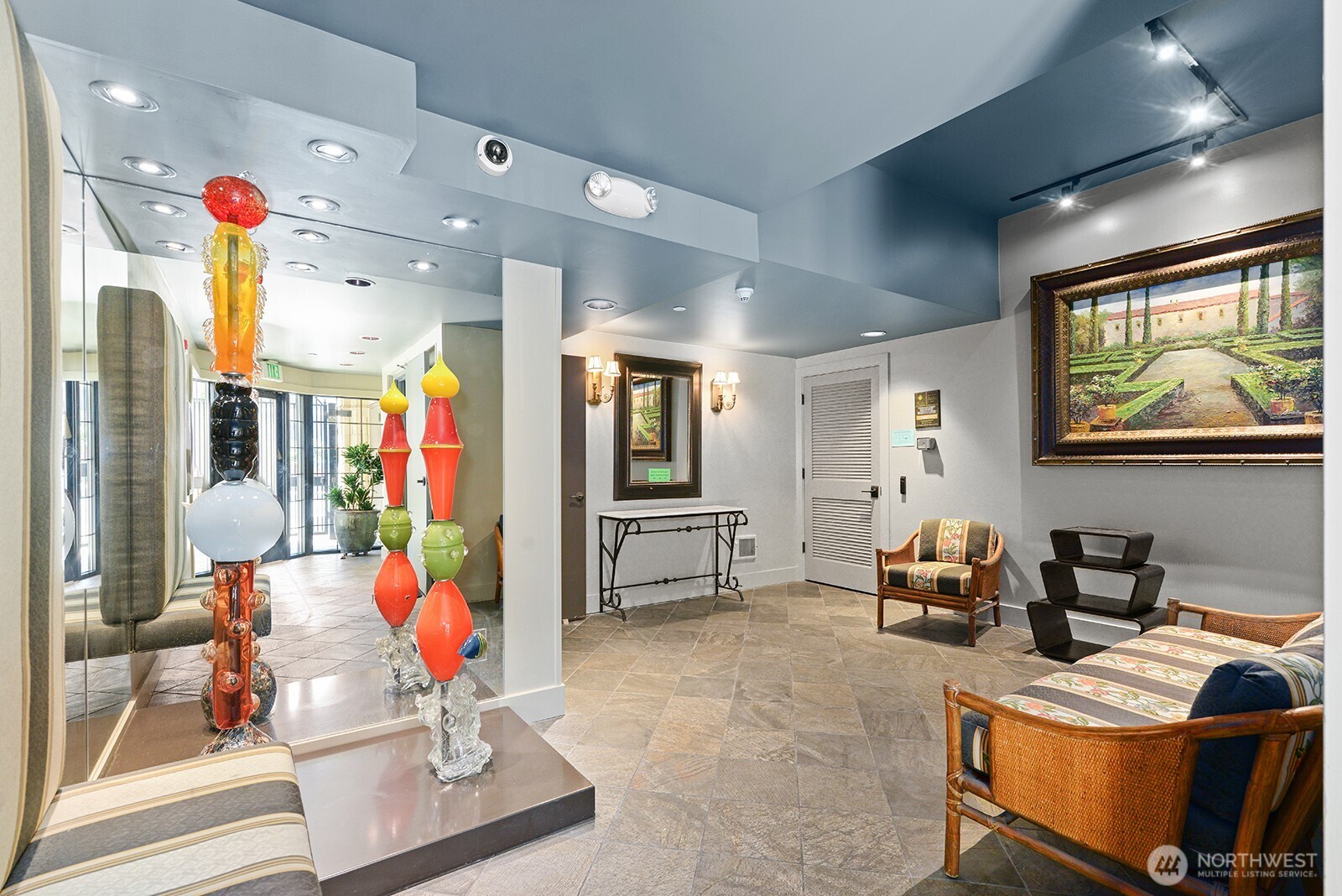 745 Bellevue Avenue E Unit: 402