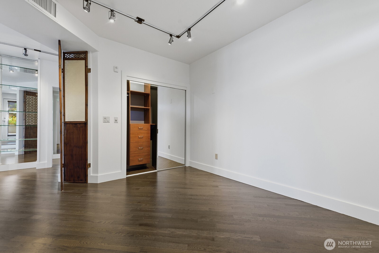 745 Bellevue Avenue E Unit: 402