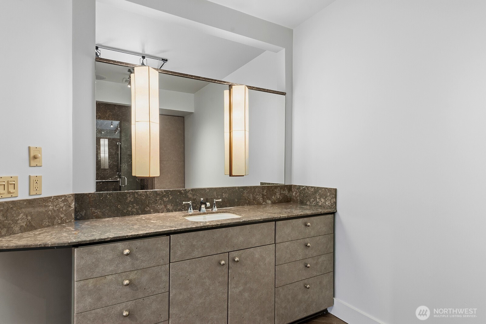 745 Bellevue Avenue E Unit: 402