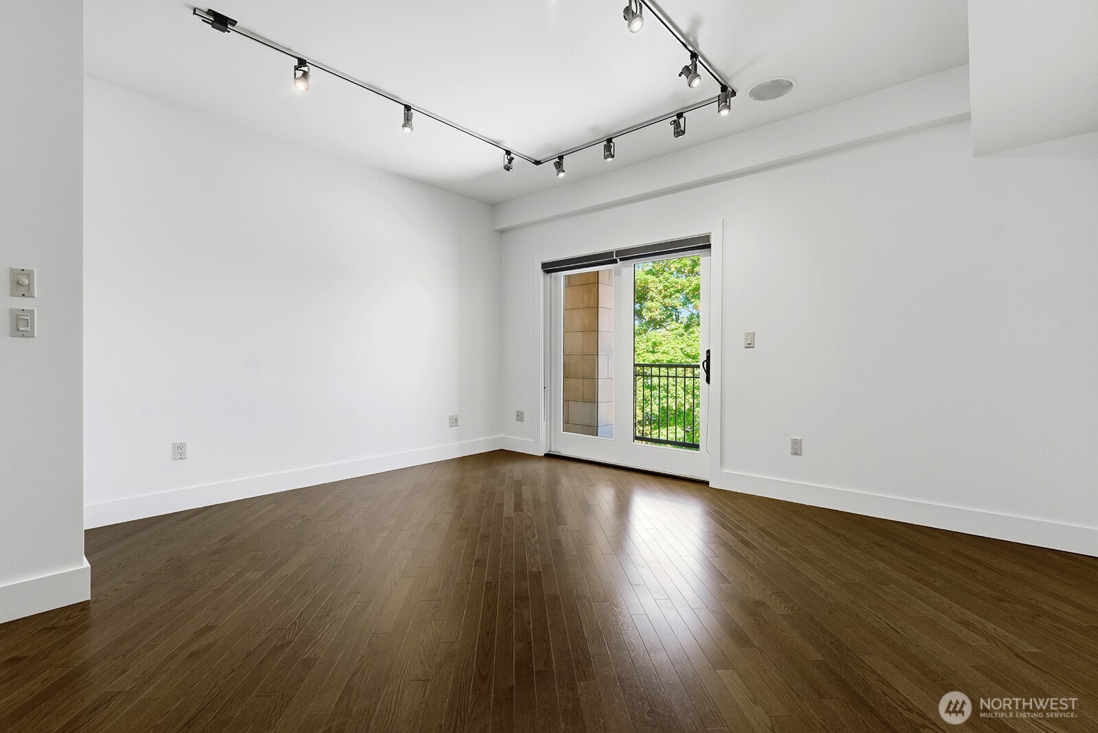 745 Bellevue Avenue E Unit: 402