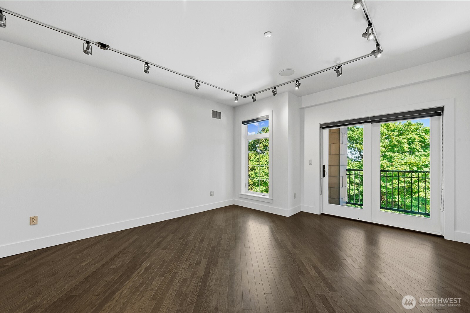 745 Bellevue Avenue E Unit: 402