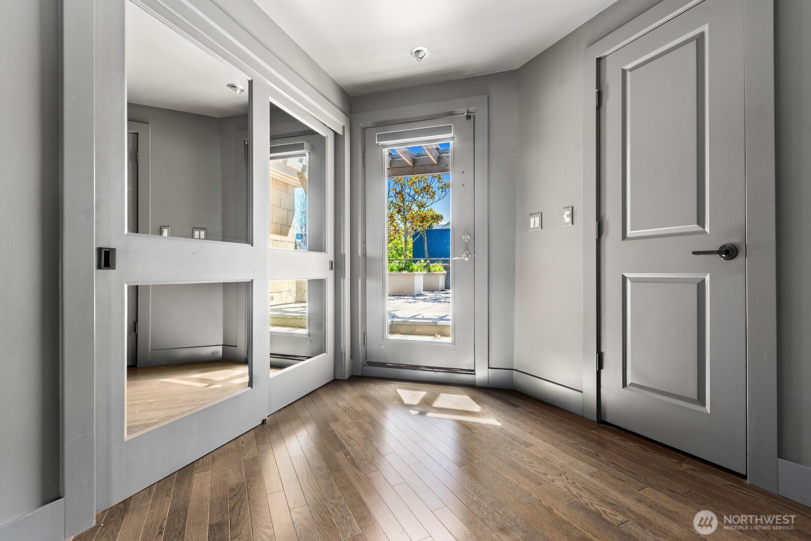 745 Bellevue Avenue E Unit: 402