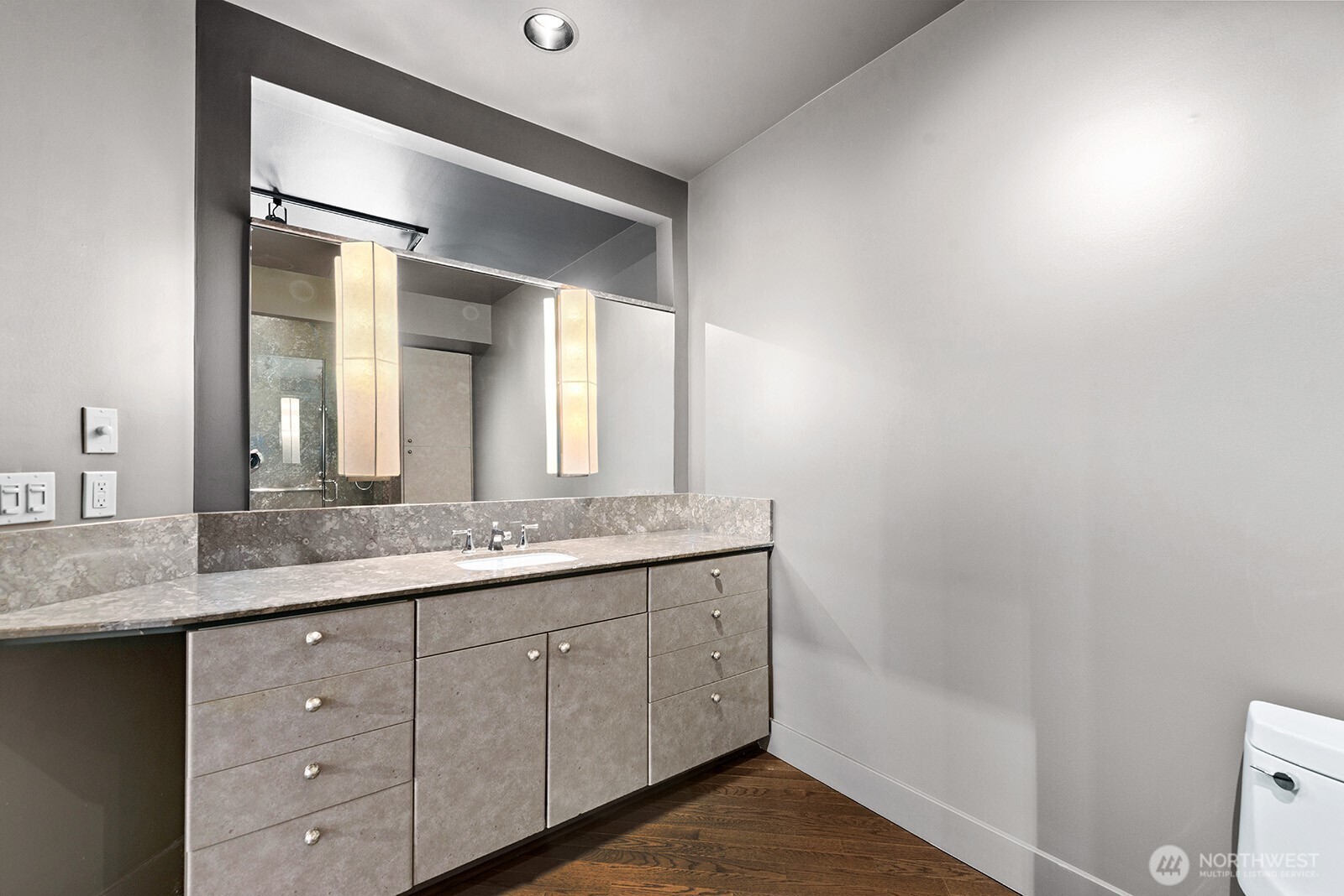 745 Bellevue Avenue E Unit: 402