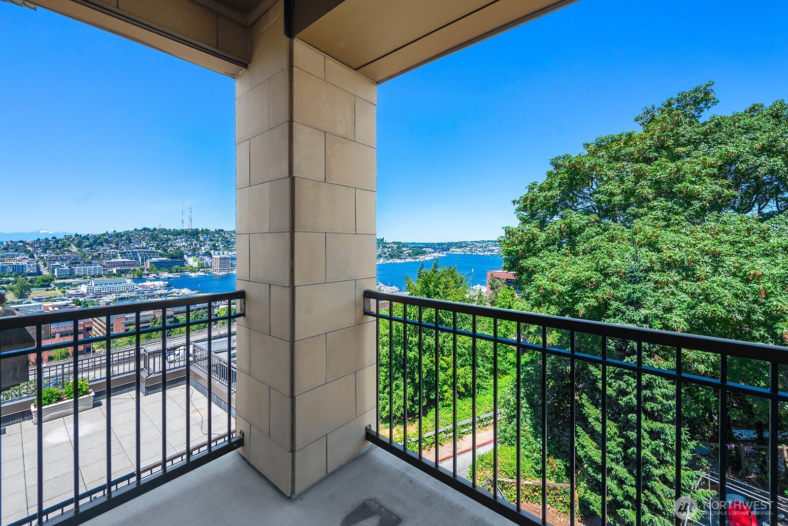 745 Bellevue Avenue E Unit: 402