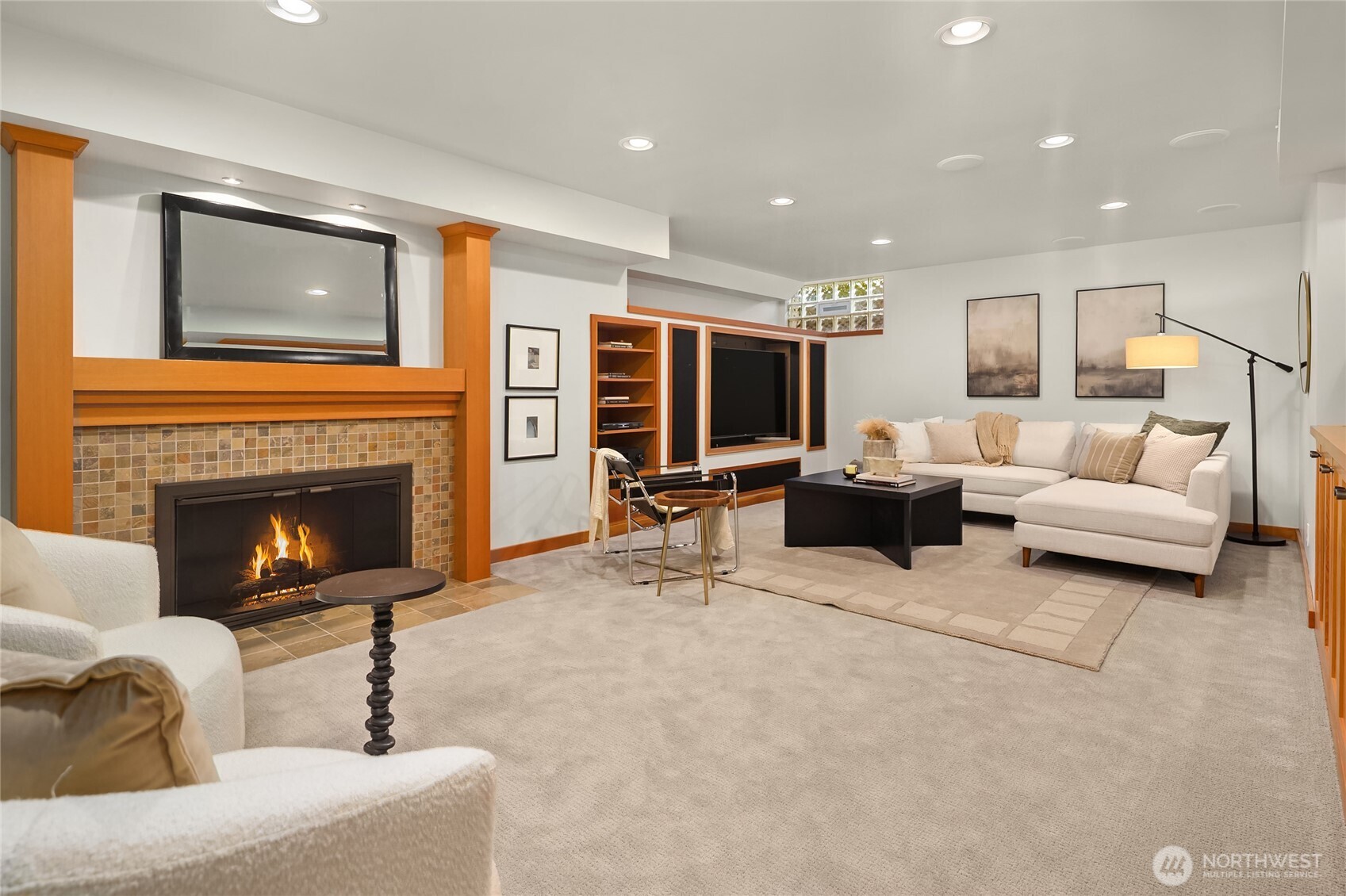 2833 W Viewmont Way W