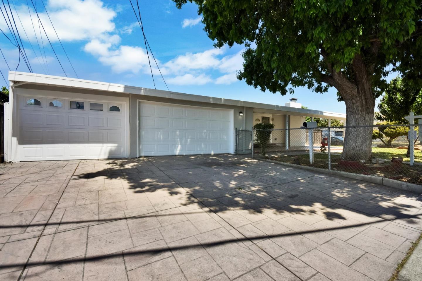 13831 Highwood DR
