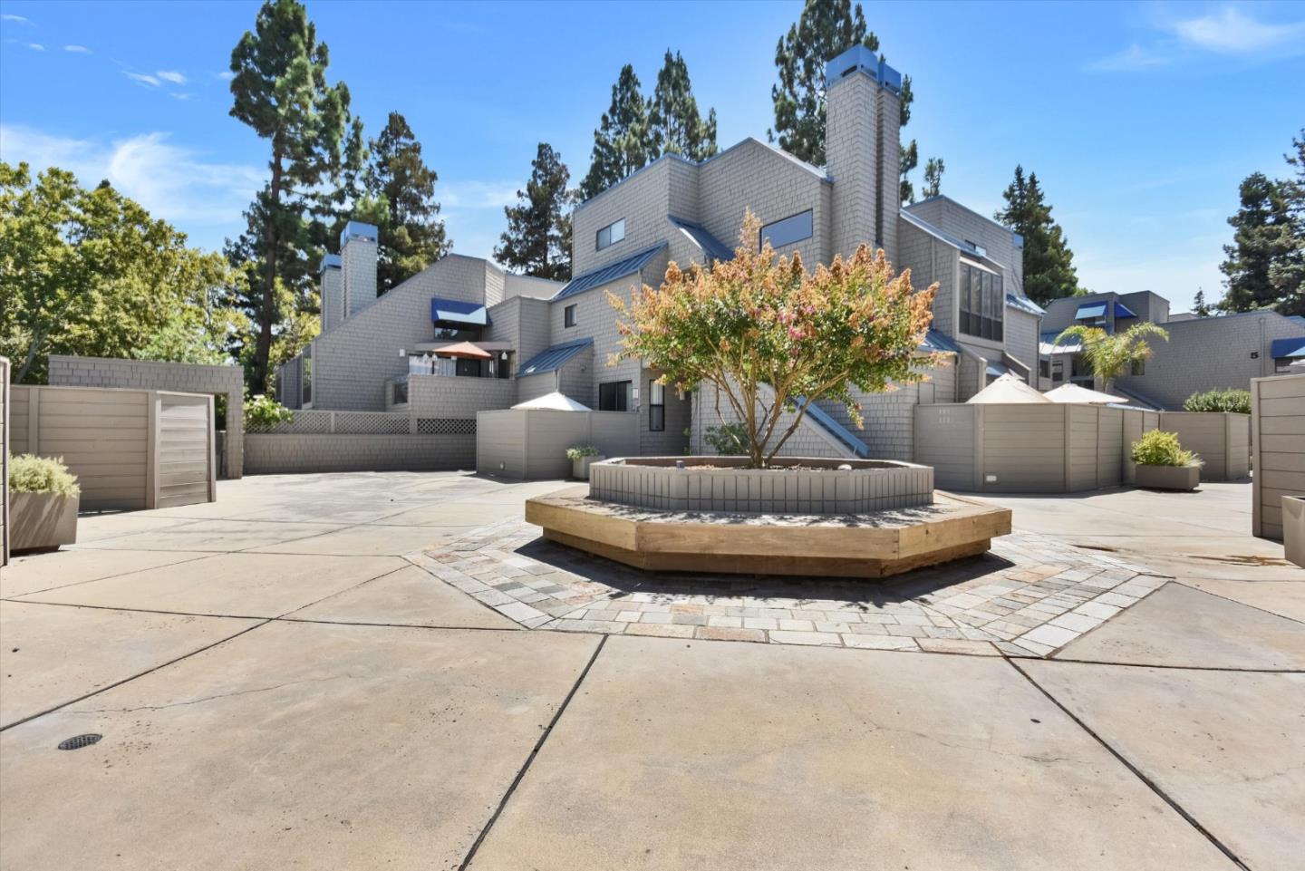 1129 Foxchase Drive