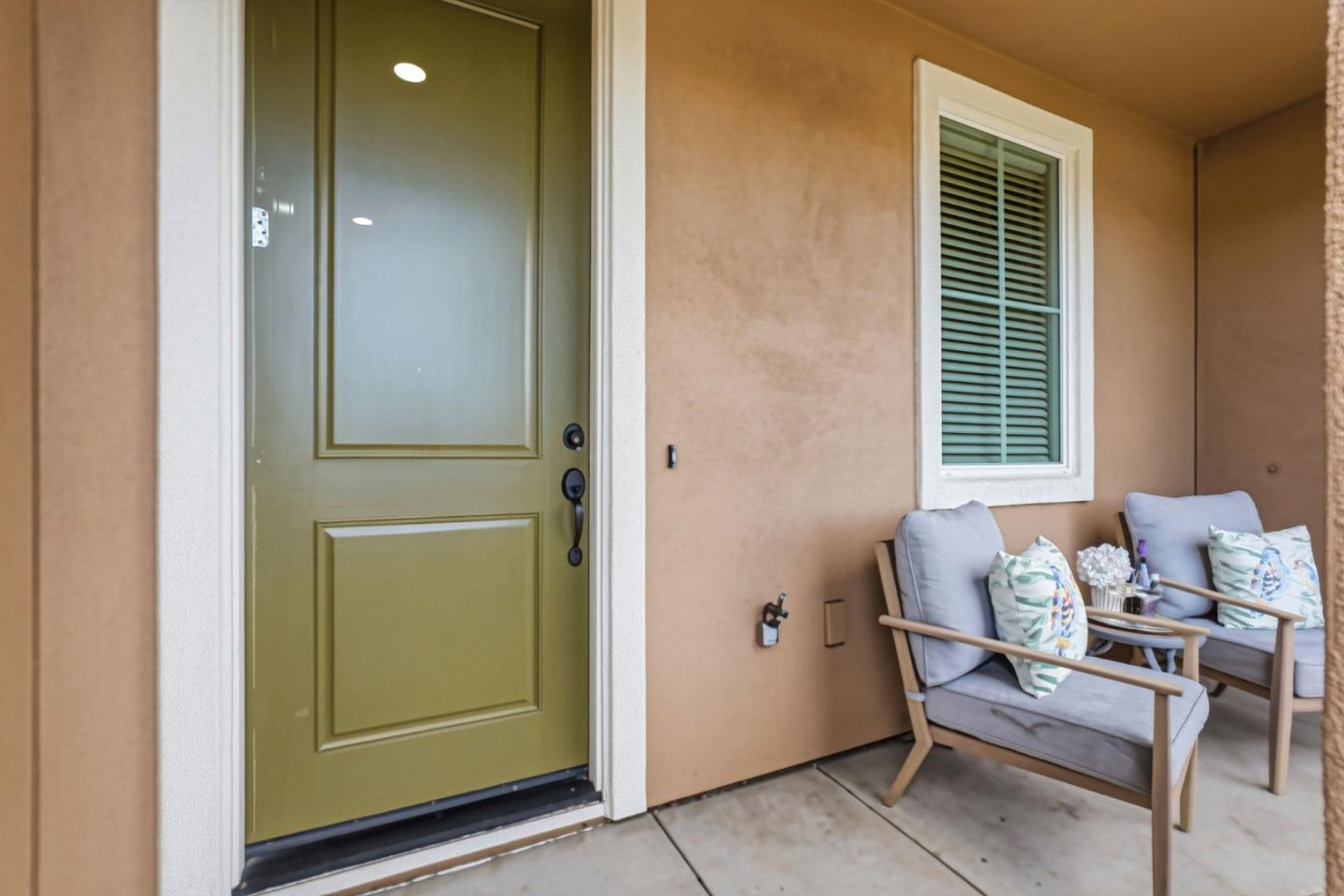 168 East Main Avenue