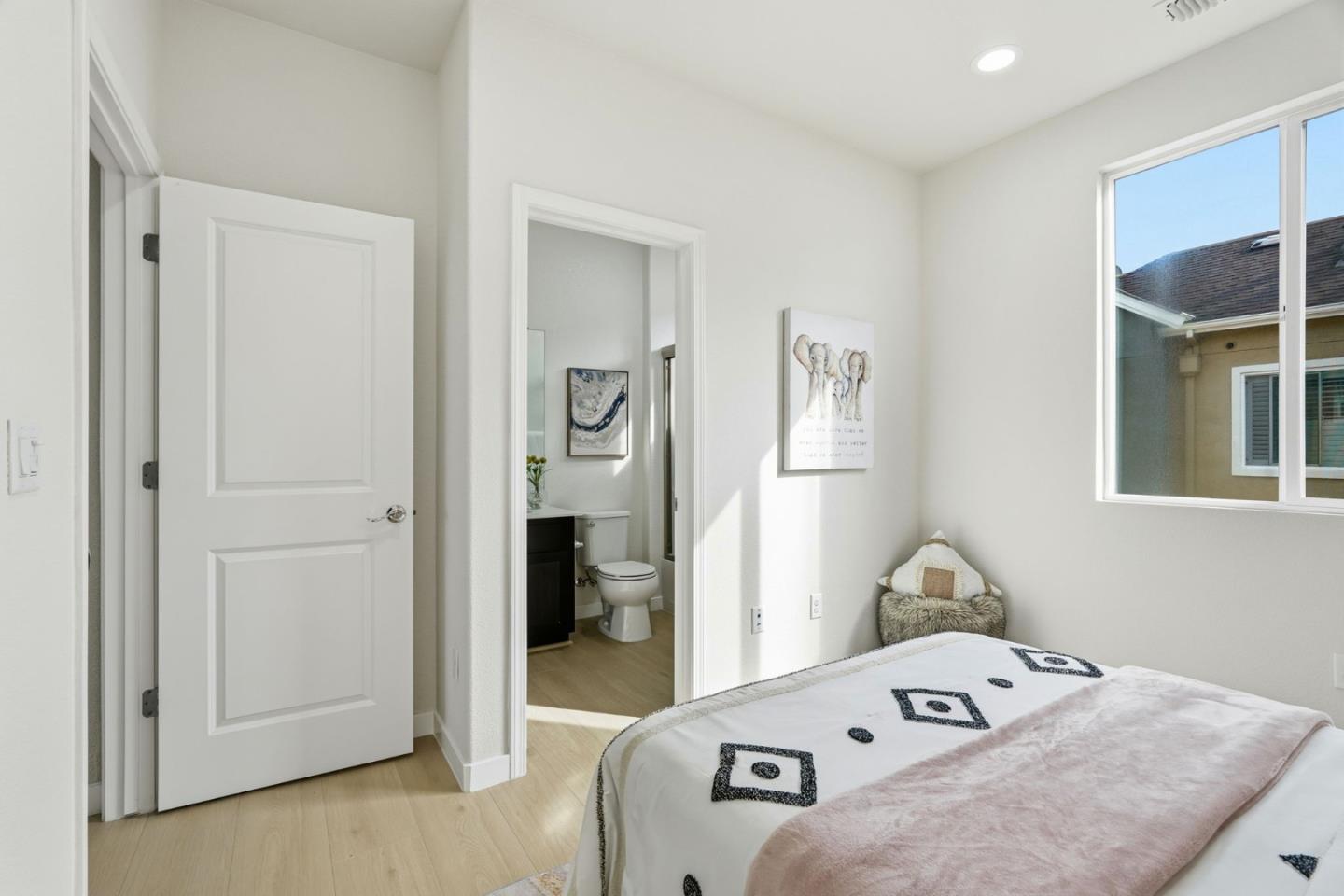 168 East Main Avenue