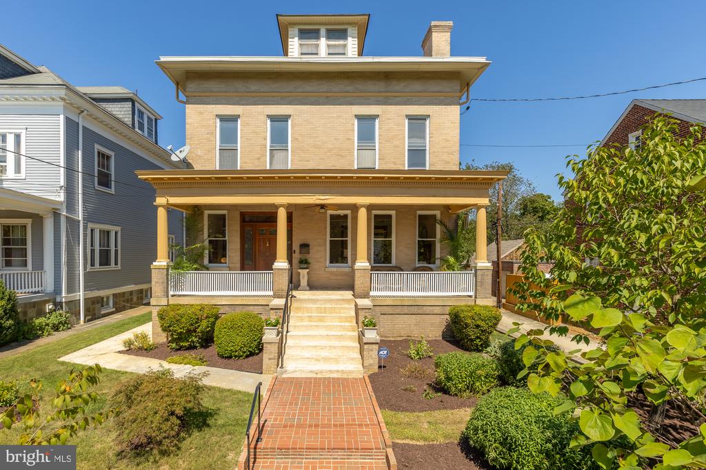 1411 Longfellow St NW