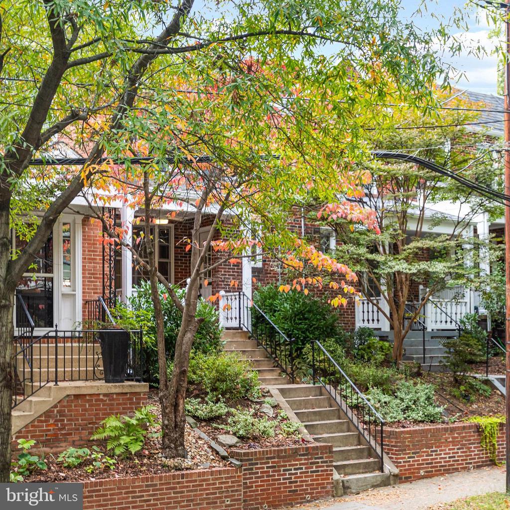2408 Tunlaw Rd NW