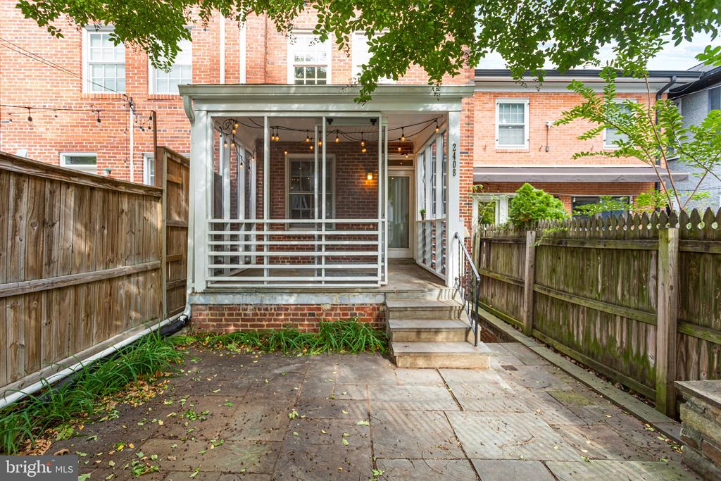 2408 Tunlaw Rd NW
