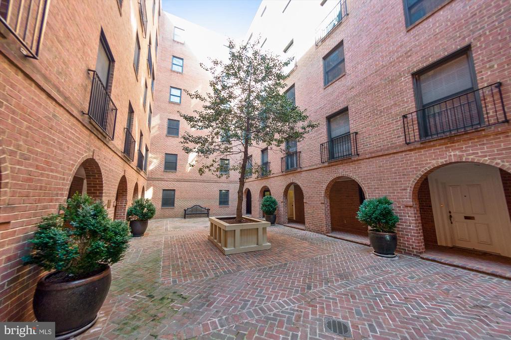 2828 WISCONSIN AVE NW #500